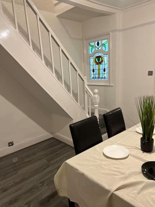 Modern 3 Bedroom House, Fast 5G Wi-Fi, Anfield ليفربول المظهر الخارجي الصورة